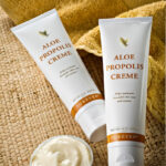 Aloe Propolis Creme er en meget populær creme til sart, følsom, tør og irriteret hud.